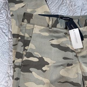 Banana Republic “Ryan” Camo Print Pants/Trousers